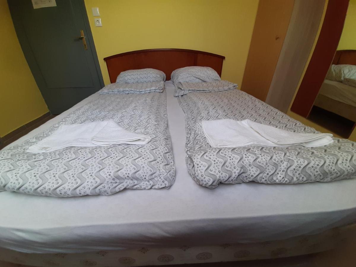 Retro Hotel Merid Zamardi Ngoại thất bức ảnh