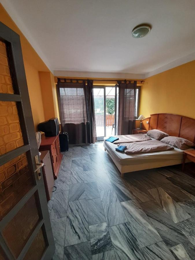 Retro Hotel Merid Zamardi Ngoại thất bức ảnh