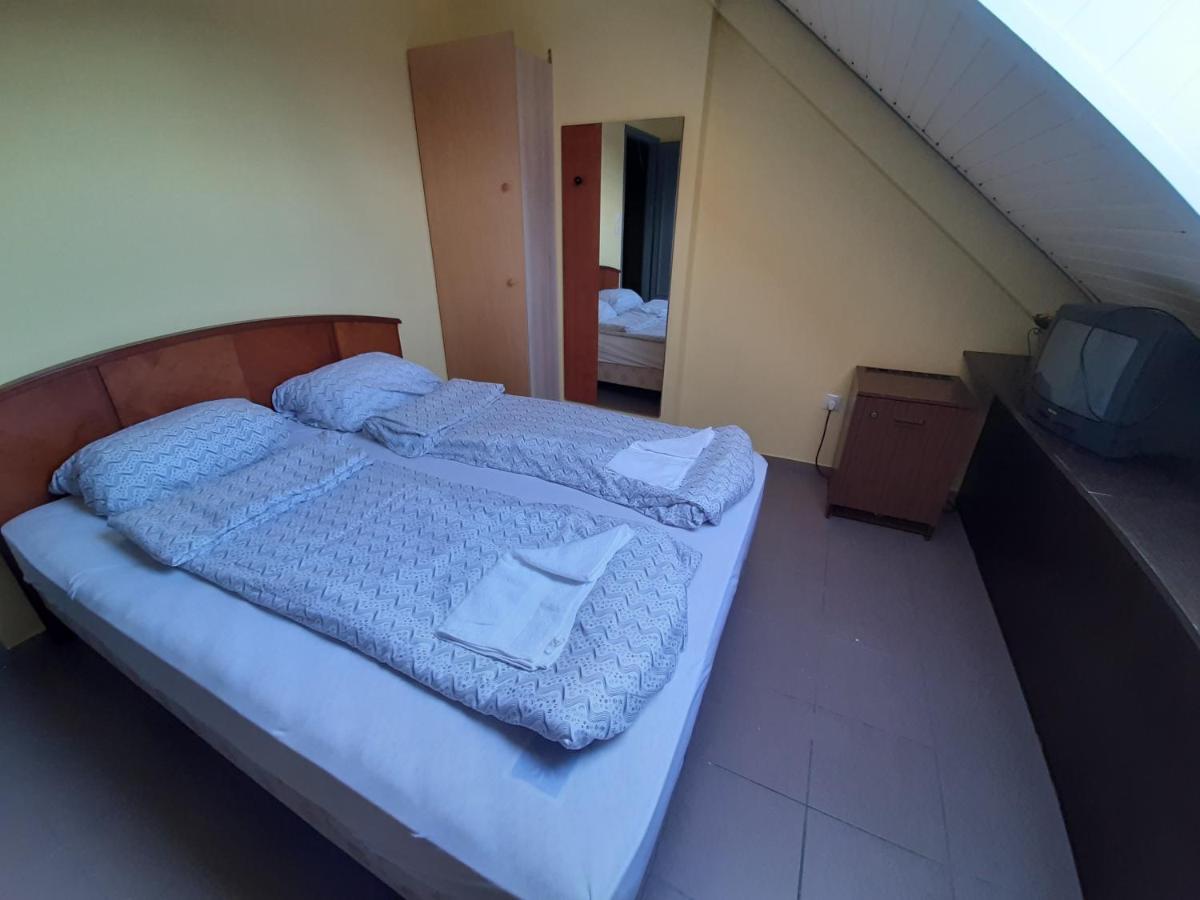 Retro Hotel Merid Zamardi Ngoại thất bức ảnh