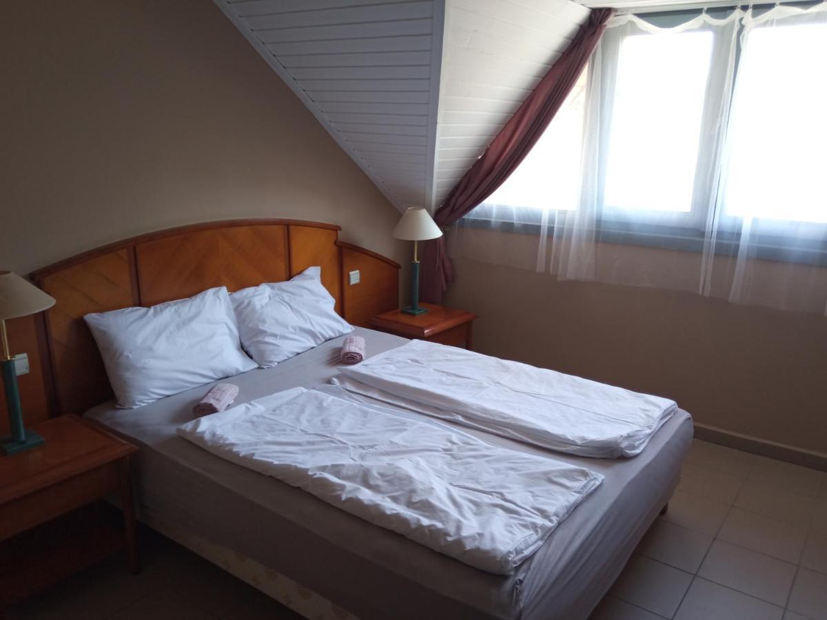 Retro Hotel Merid Zamardi Ngoại thất bức ảnh