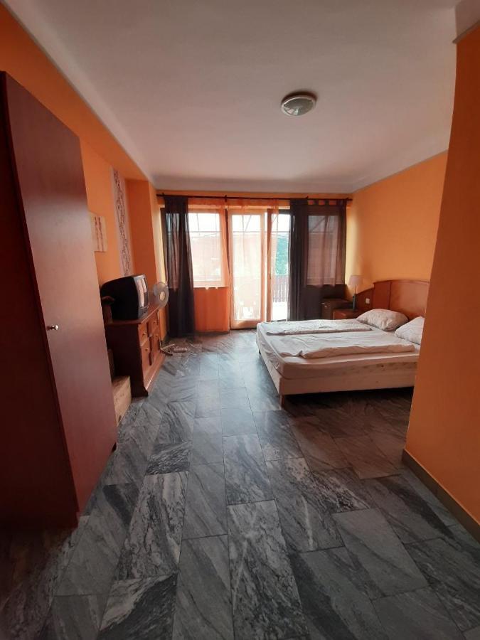 Retro Hotel Merid Zamardi Ngoại thất bức ảnh
